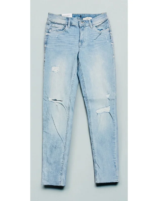 Ripped Skinny Jeans in Light Wash