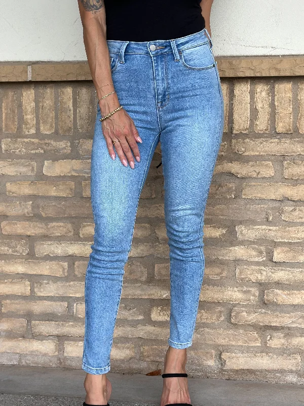 Clean High Waisted Skinny Jeans - Light Wash